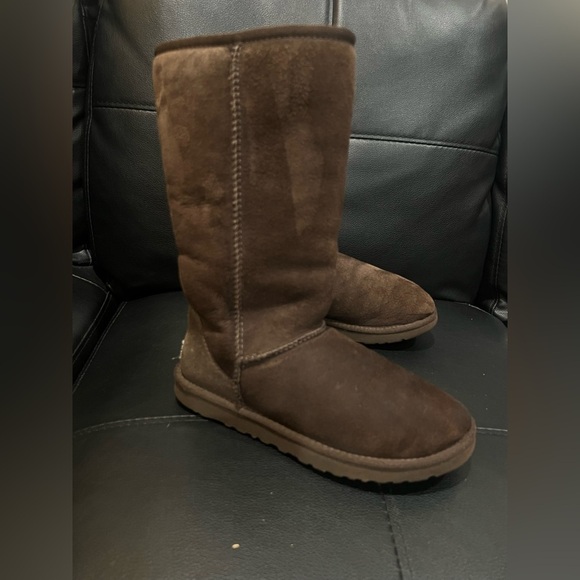 UGG Classic Tall Chocolate Brown Boots size 5 good condition of the leather! - Picture 5 of 9